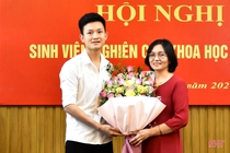 Thủ khoa đầu ra Trường Đại học Nội vụ Hà Nội theo đuổi màu áo lính