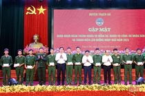 Thạch Hà gặp mặt thanh niên lên đường nhập ngũ