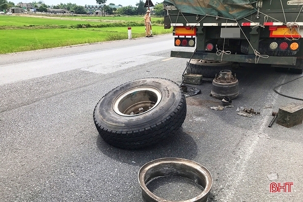 Làm gì để hạn chế rơi bánh xe khi đang di chuyển?