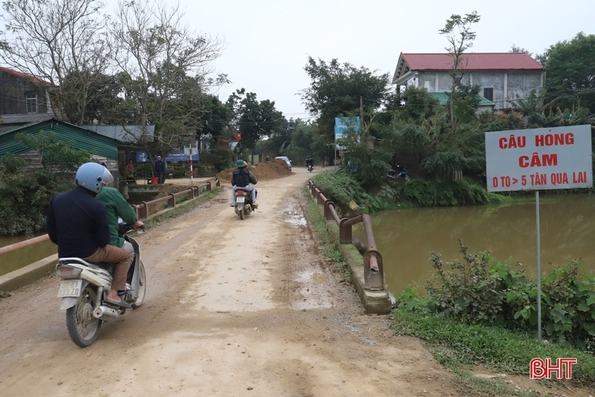 “Nín thở” khi đi qua cầu Nờ