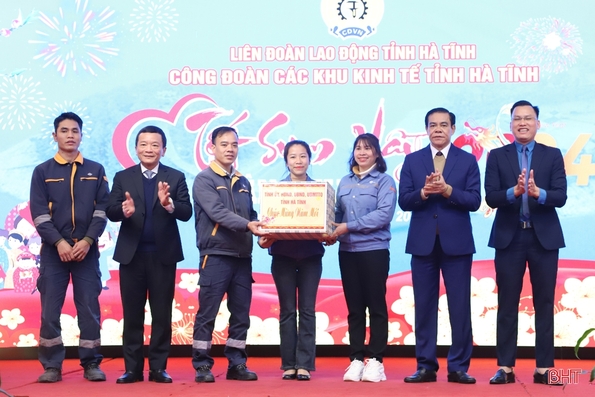 Chủ tịch UBND tỉnh vui tết cùng người lao động các khu kinh tế Hà Tĩnh