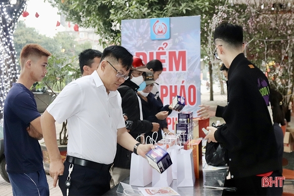 Sức mua tăng mạnh, nhiều loại pháo hoa quốc phòng “cháy hàng” 